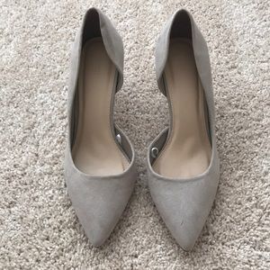 Pointed toe heels